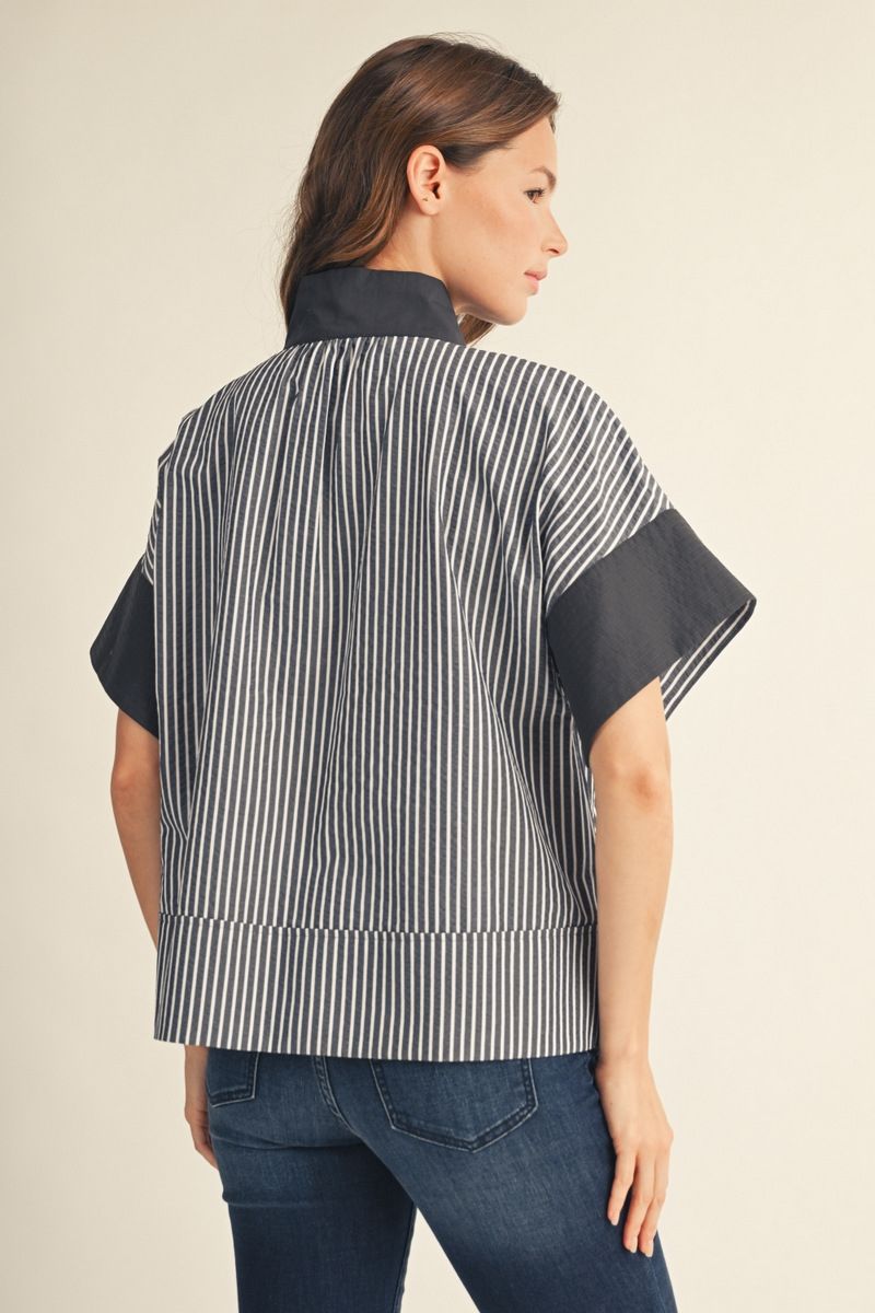 NECKLINE NAVY SS TOP