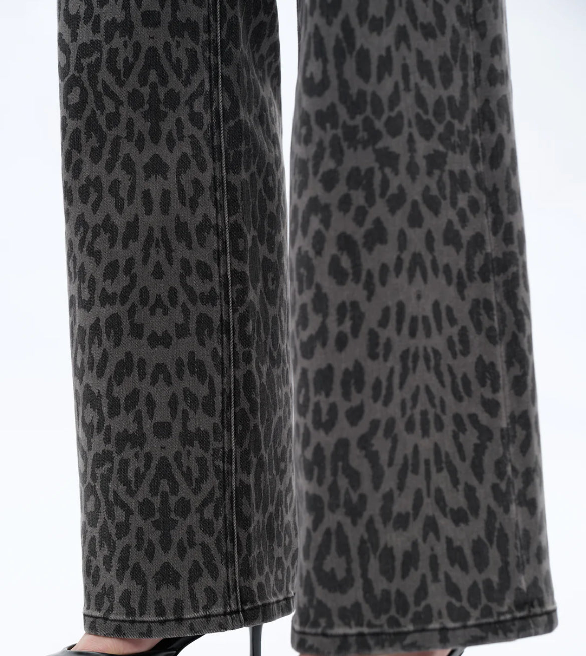 BLACK LEOPARD HR JEANS