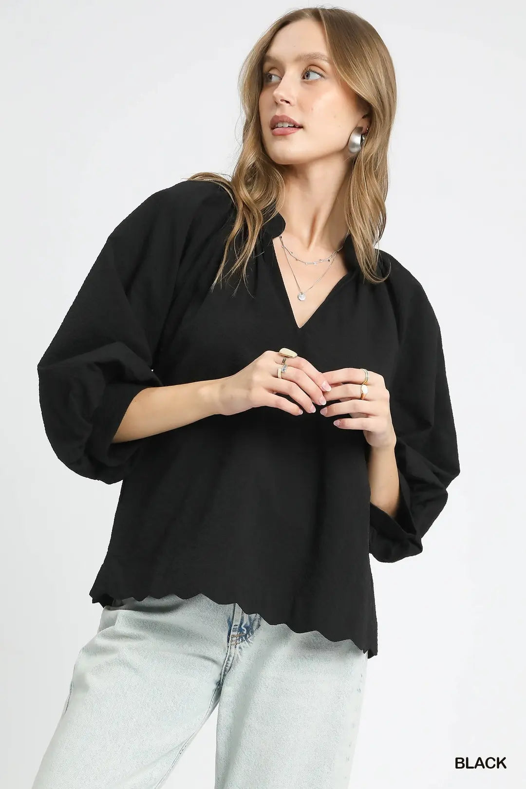 V NECK BLACK SCALLOPED TOP