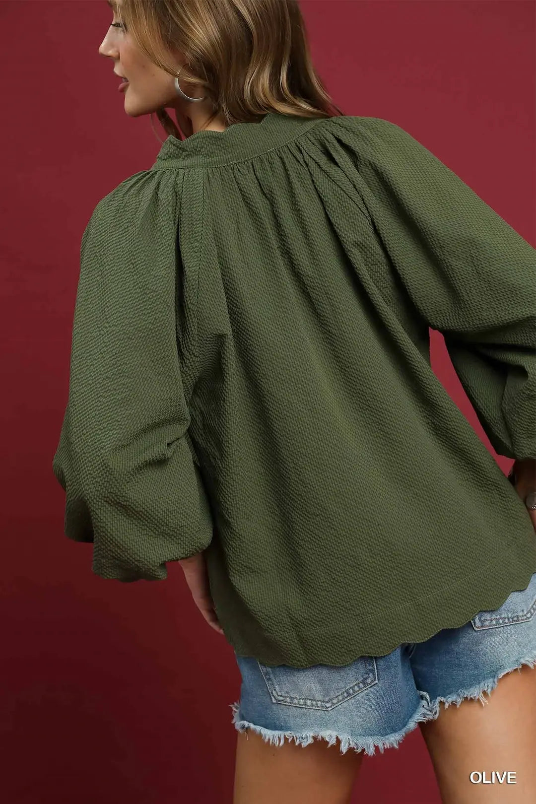 V NECK OLIVE SCALLOPED TOP