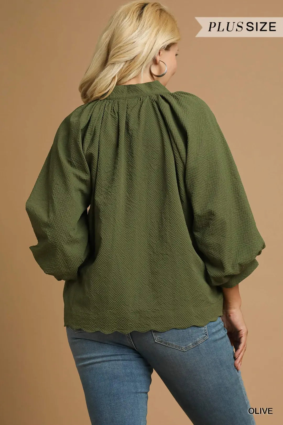 V NECK OLIVE SCALLOPED TOP