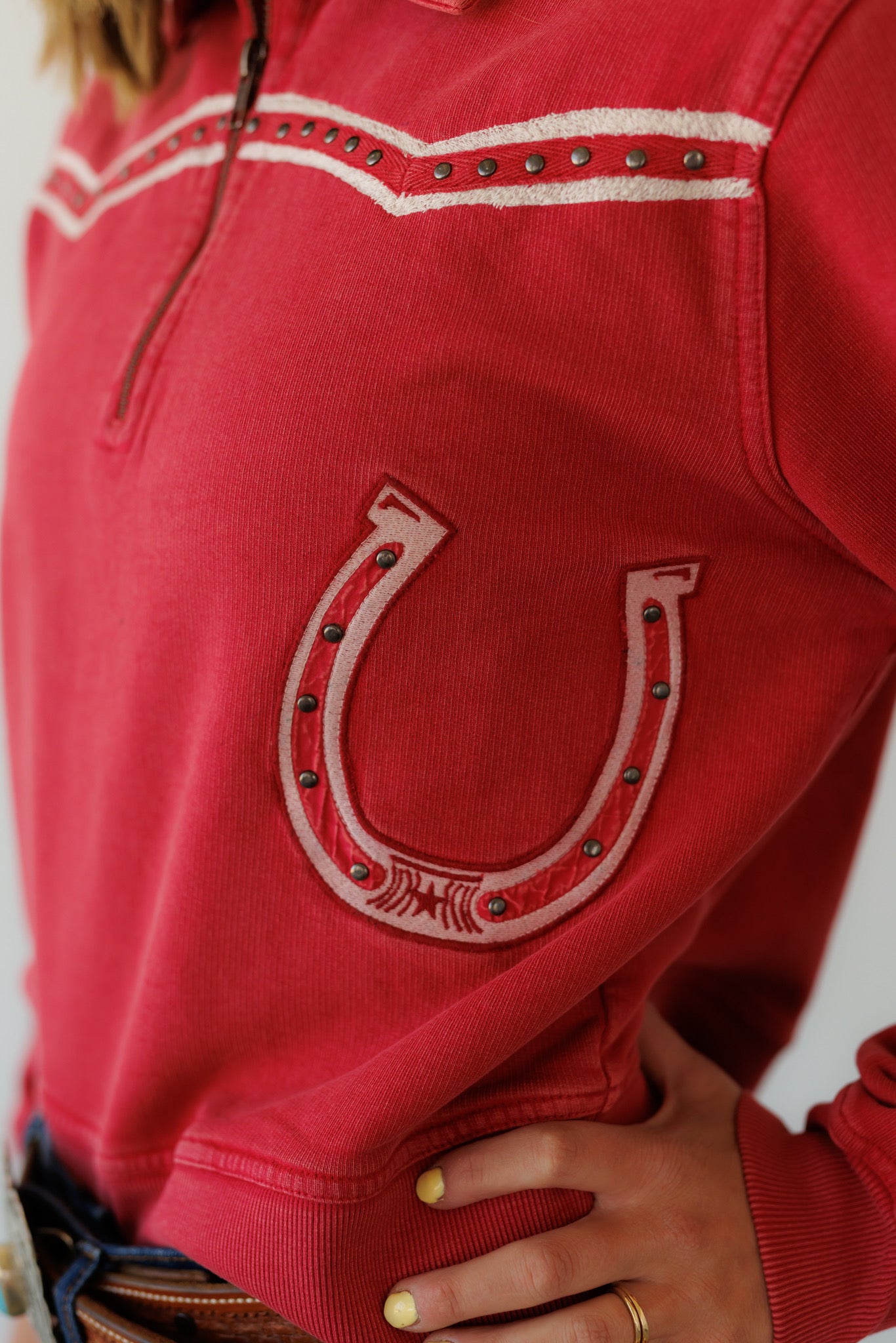 EMBROIDERY 1/4 ZIP SWEATER