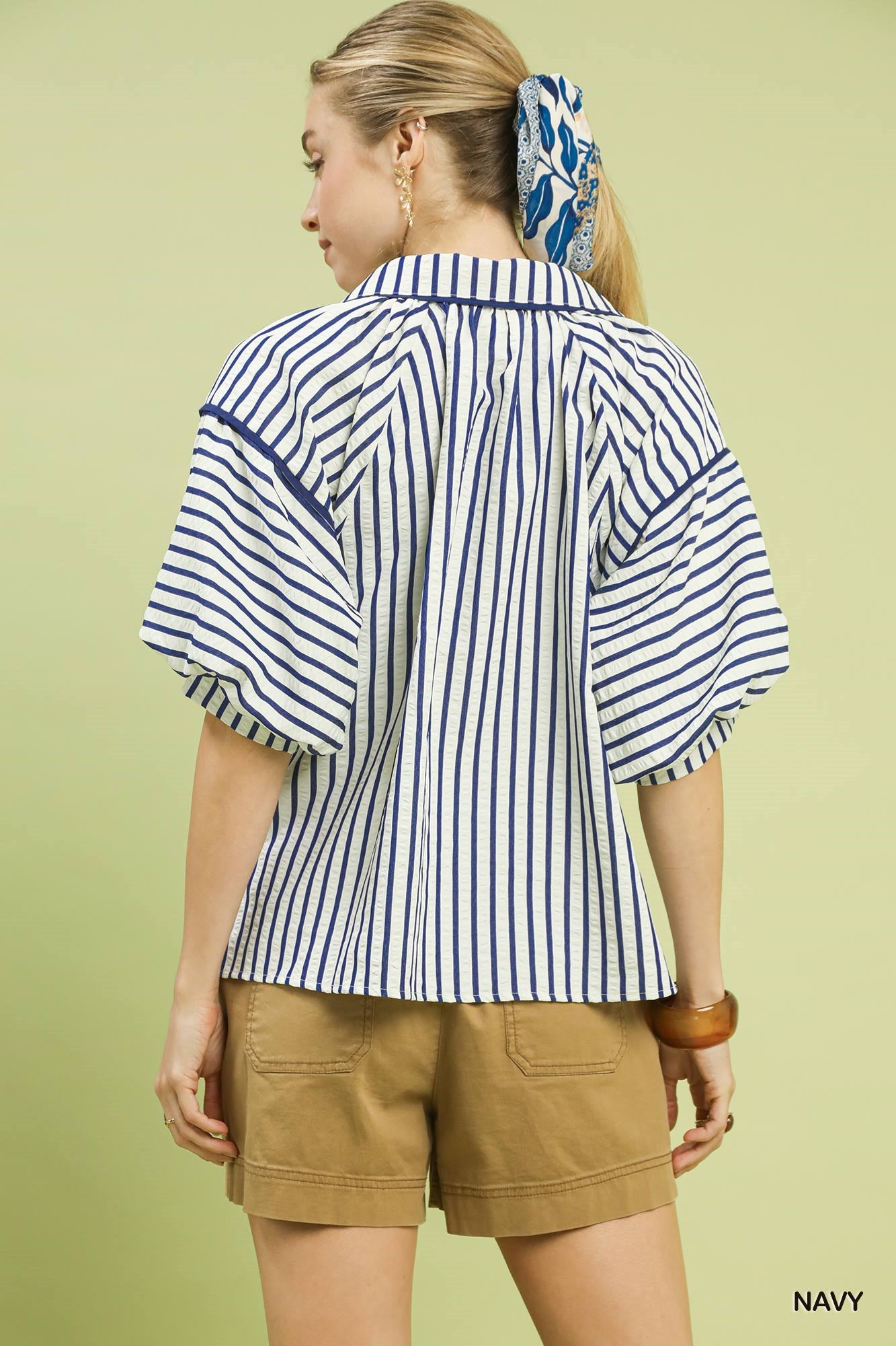 CHEVRON COLLARED NAVY TOP