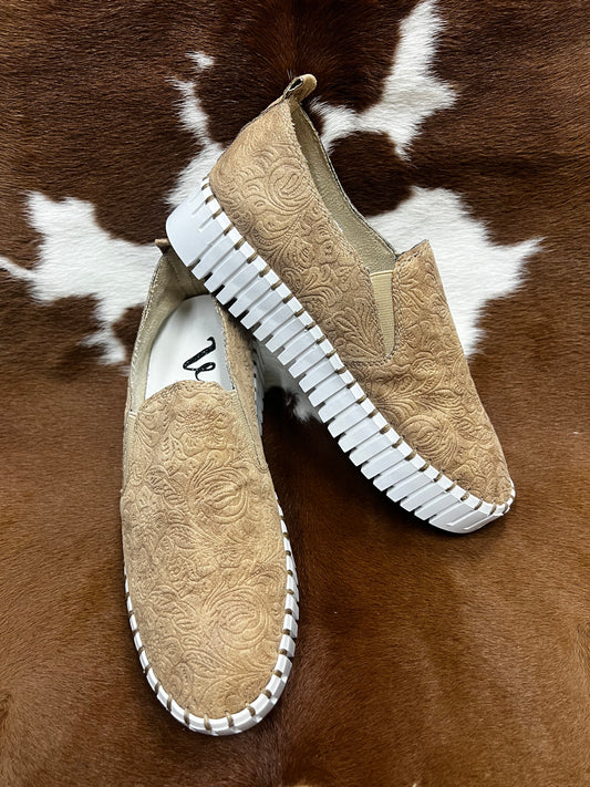 MOXIE BEIGE SNEAKER