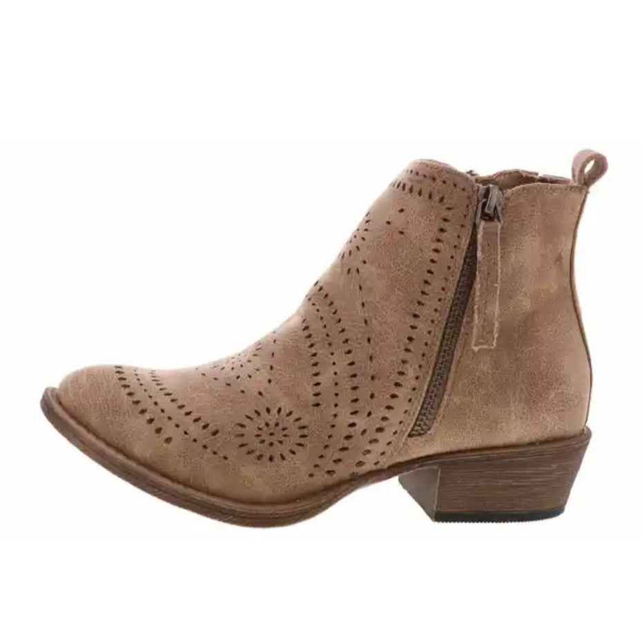 Very G Lisette Beige Low Boot