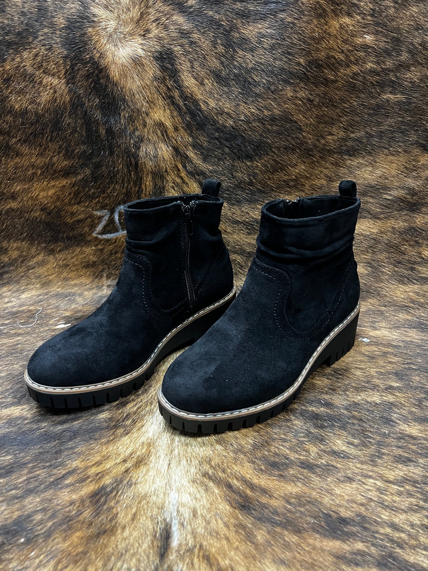 VERY G DASHING BLACK LOW BOOT