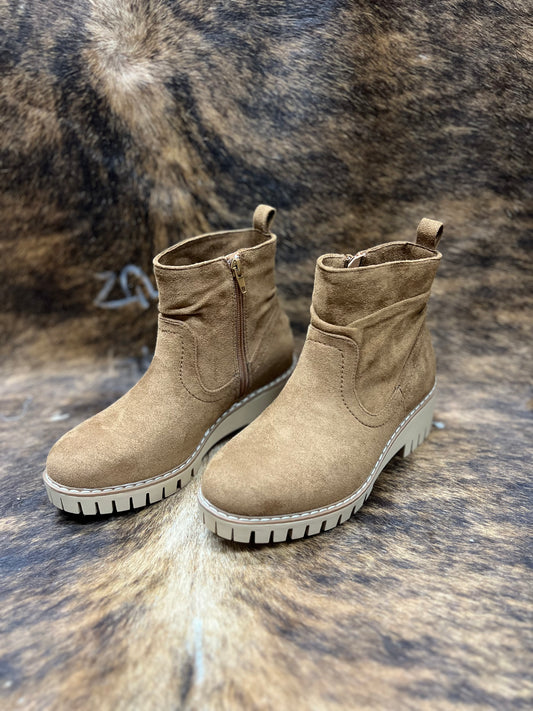 Very G Dashing Tan Low Boot