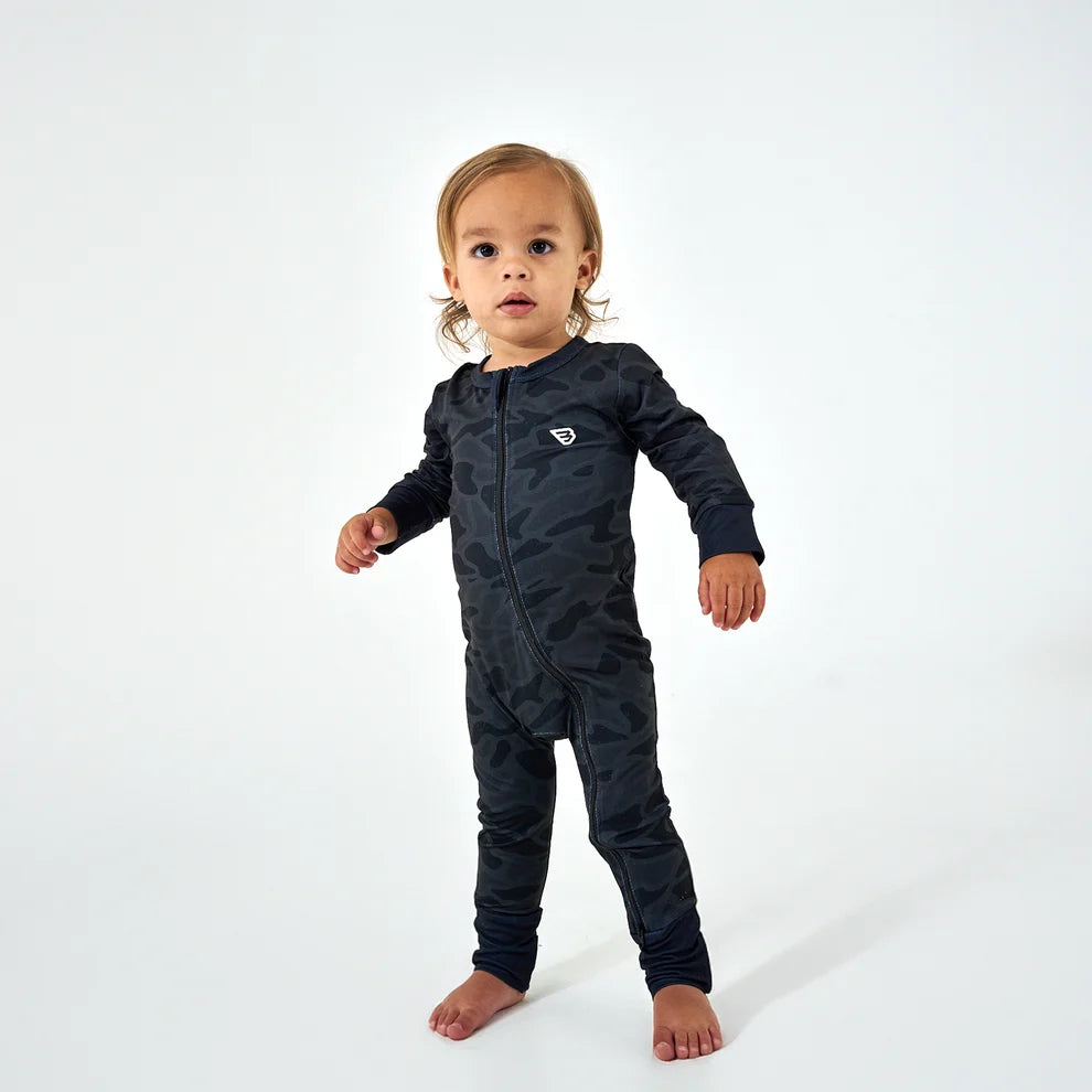 BLACK CAMO ZIP UP