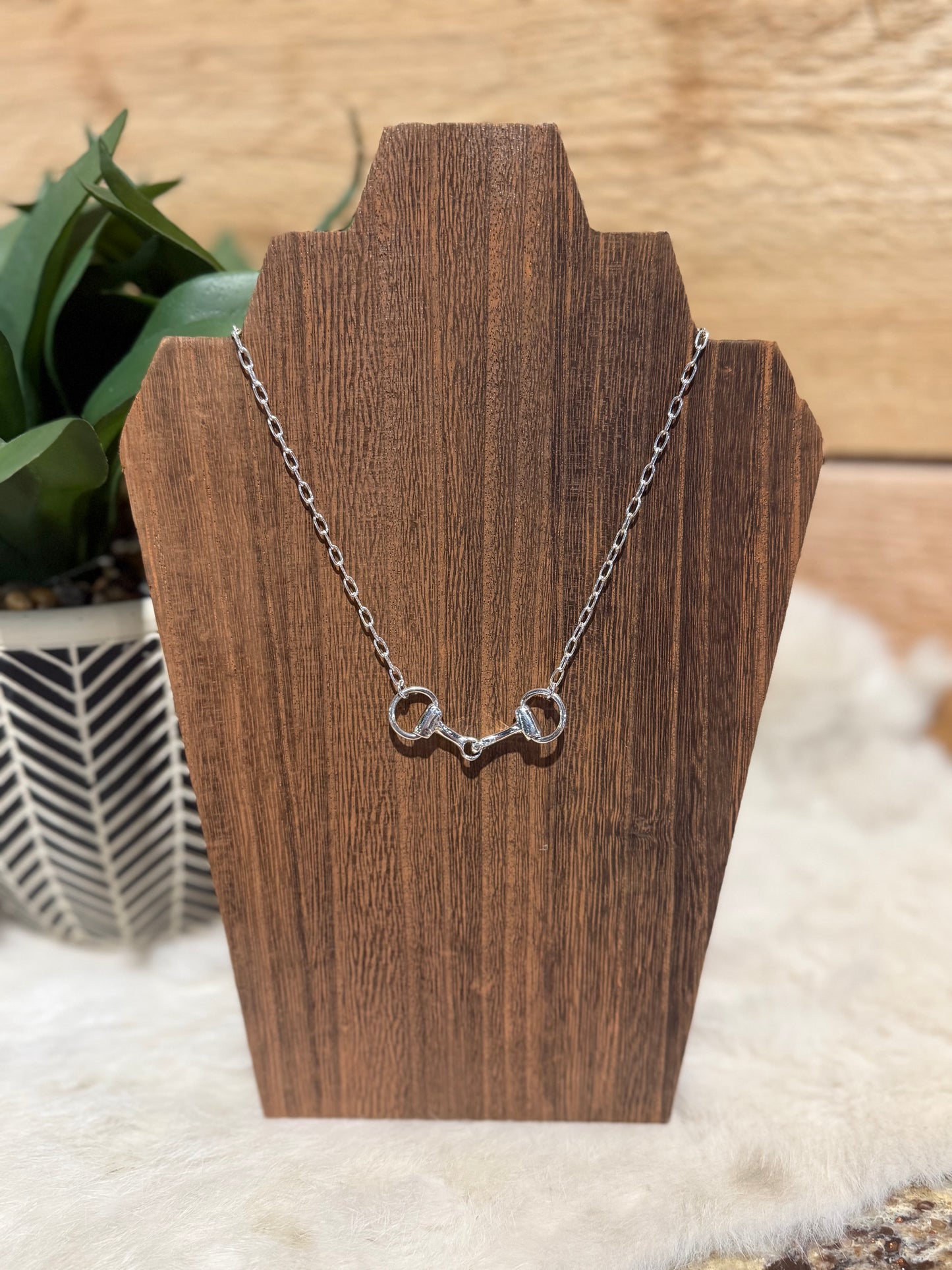 SNAFFLEBIT DAINTY NECKLACE
