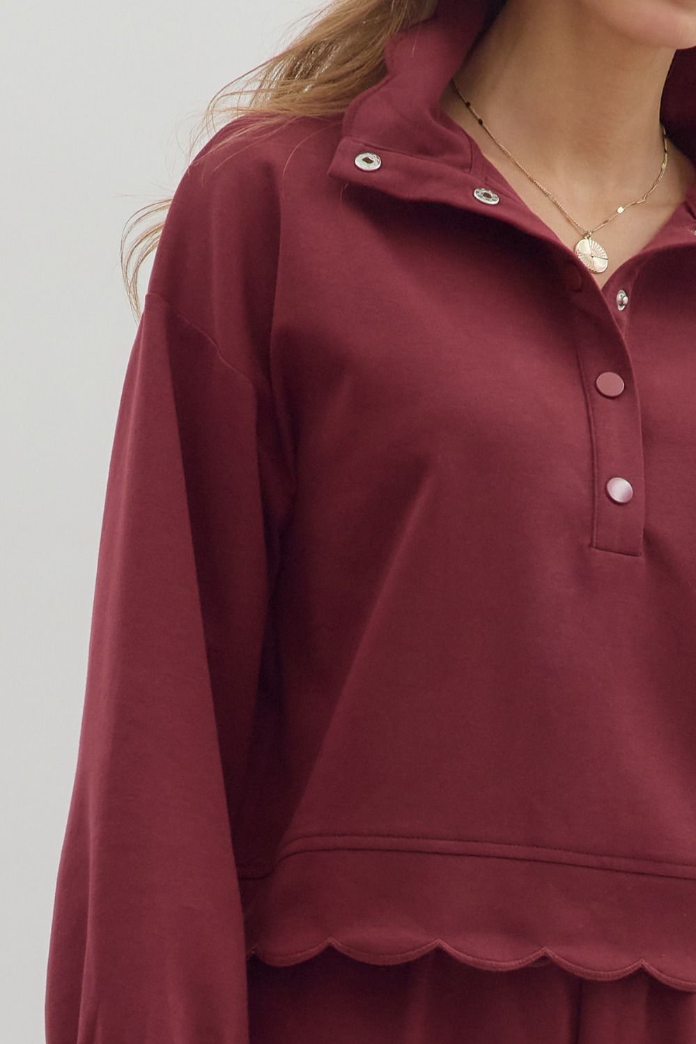 SCALLOP BURGUNDY PULLOVER