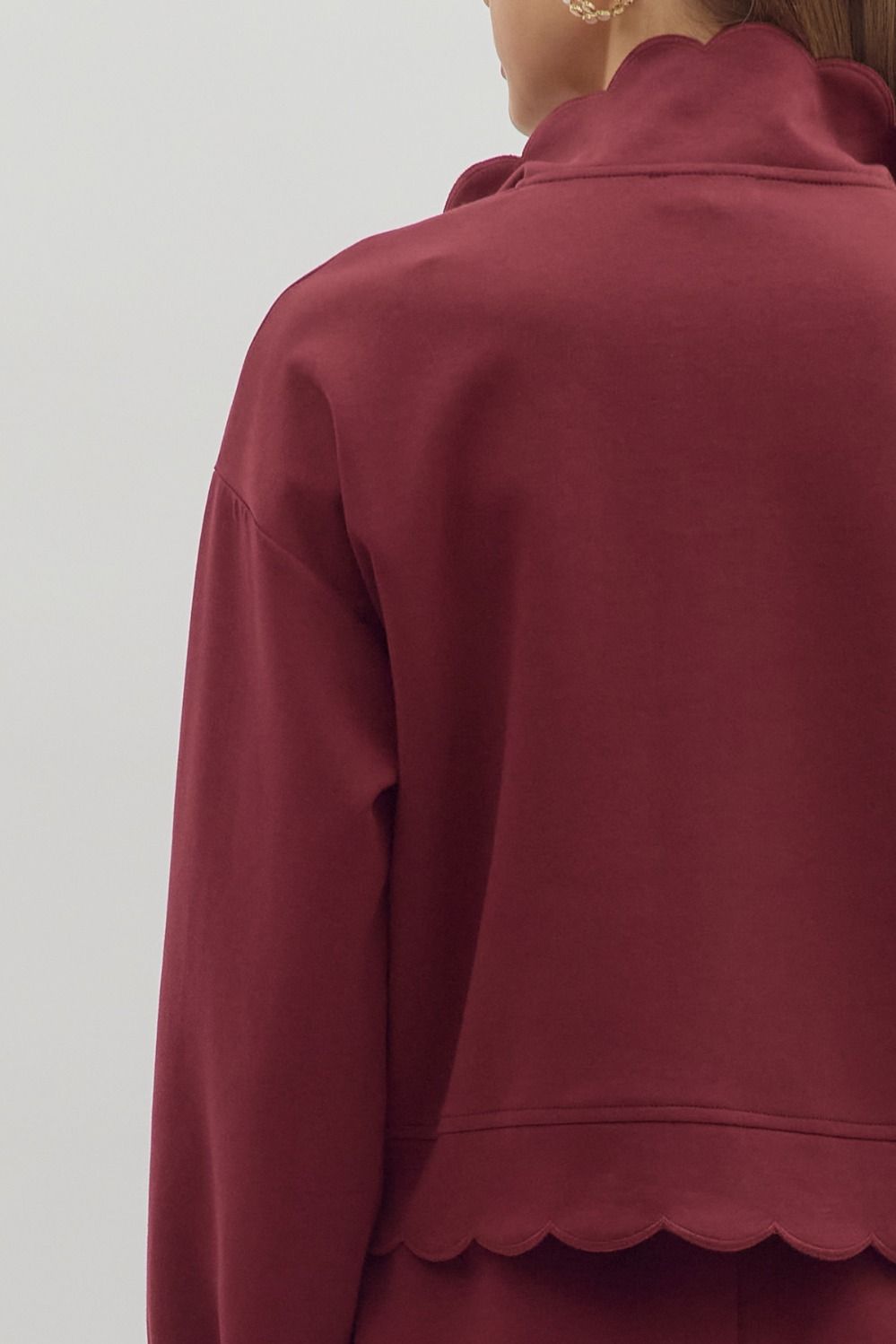 SCALLOP BURGUNDY PULLOVER