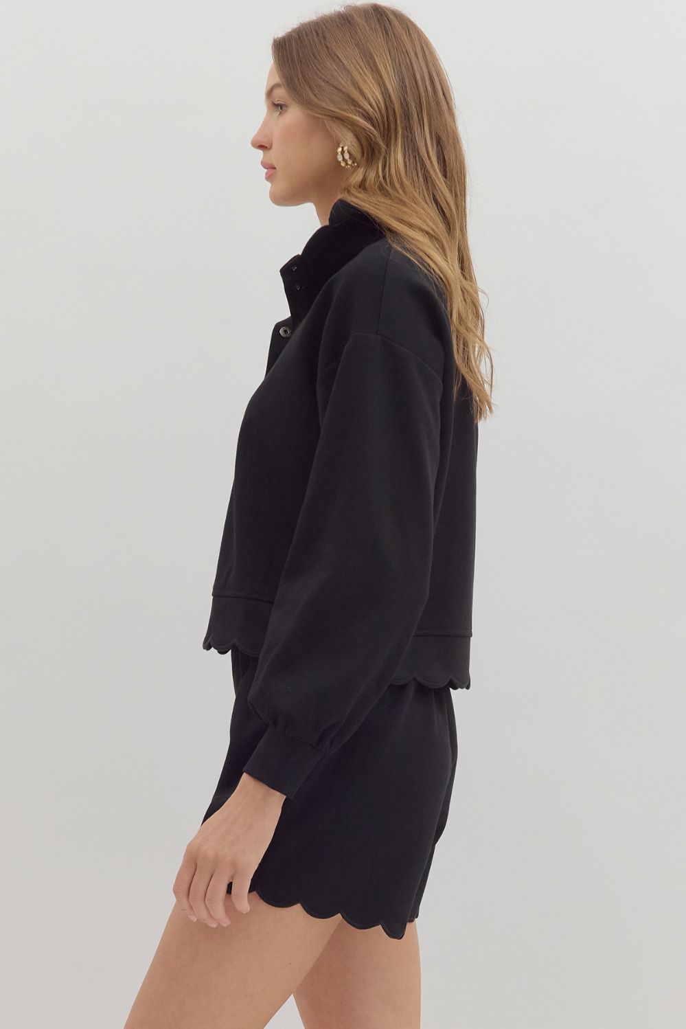 SCALLOP BLACK PULLOVER