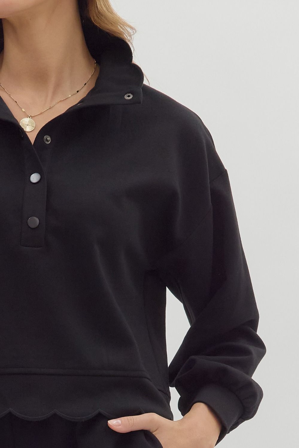 SCALLOP BLACK PULLOVER