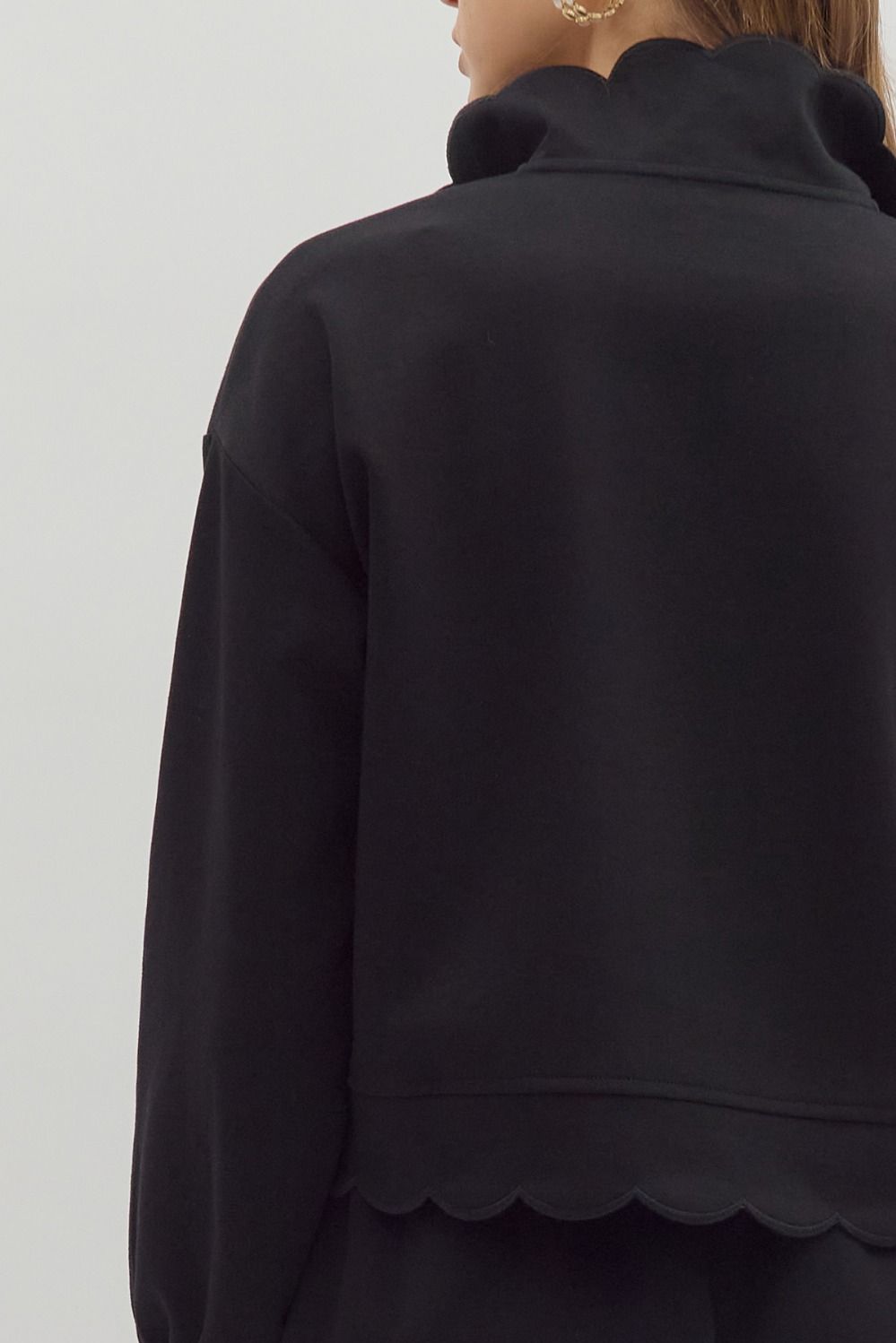 SCALLOP BLACK PULLOVER