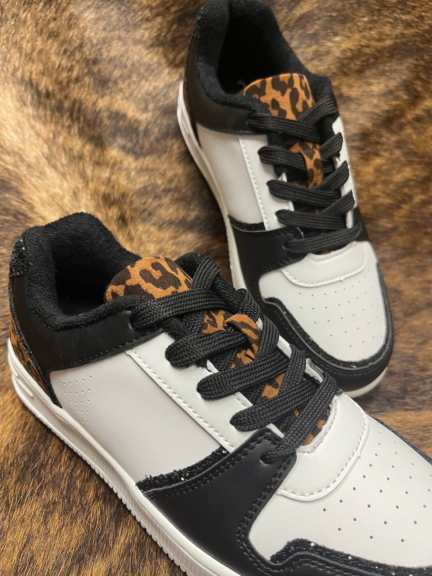 Very G BB Low Blk Sneaker