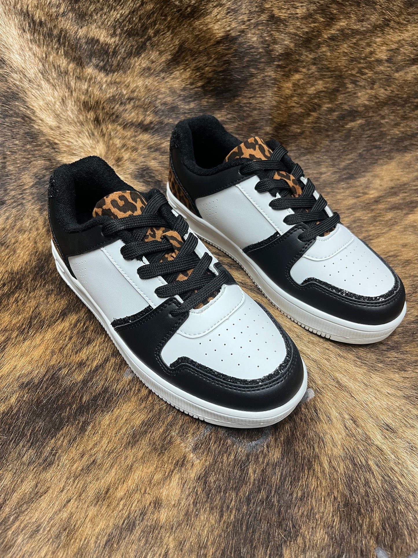 Very G BB Low Blk Sneaker