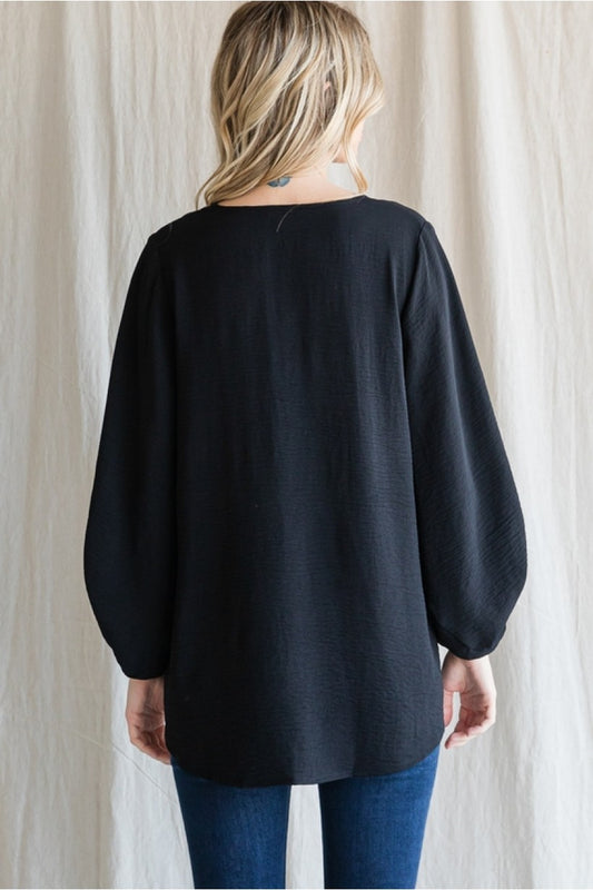 V-NECK BUBBLE SLEEVE BLACK TOP