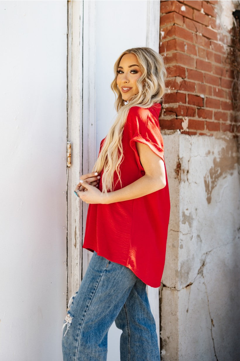RED COLLAR BUTTON UP