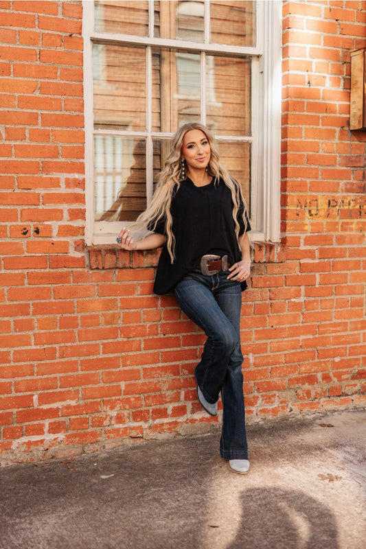 ROUND NECK BASIC BLACK TEE