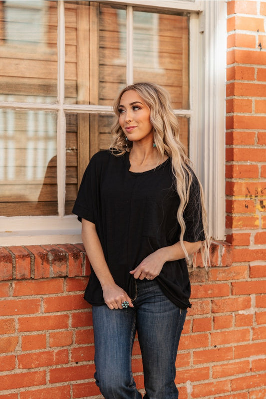 ROUND NECK BASIC BLACK TEE