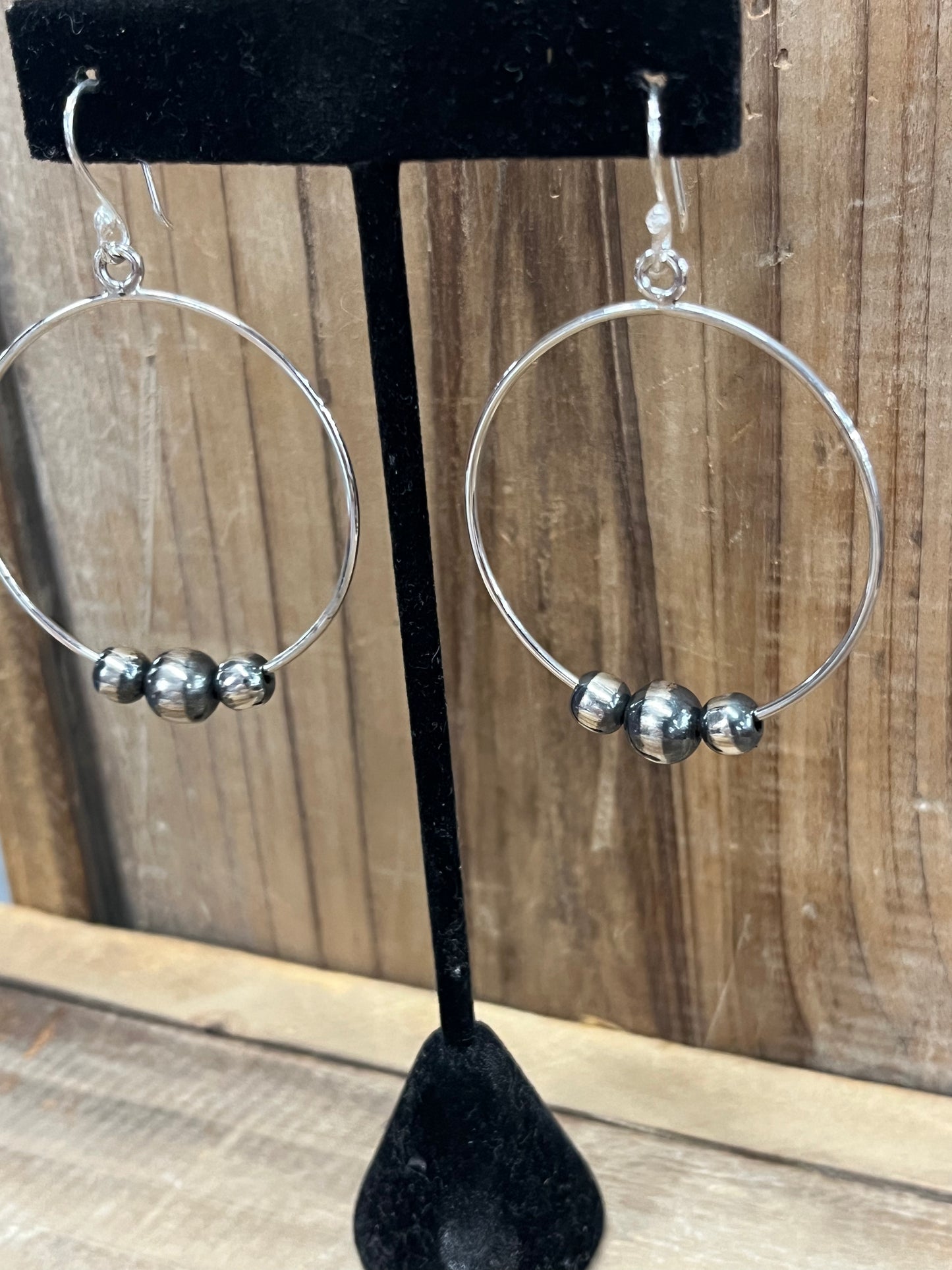 Med Navajo Pearl Hoops