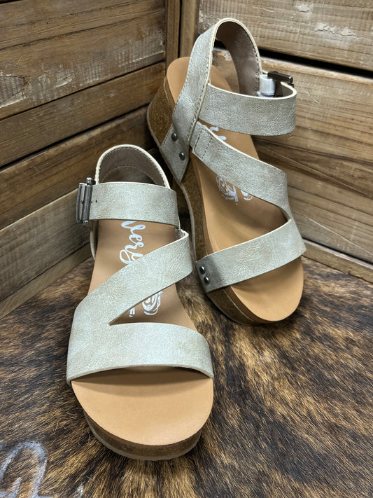 Very G Shayne Cream Wedge