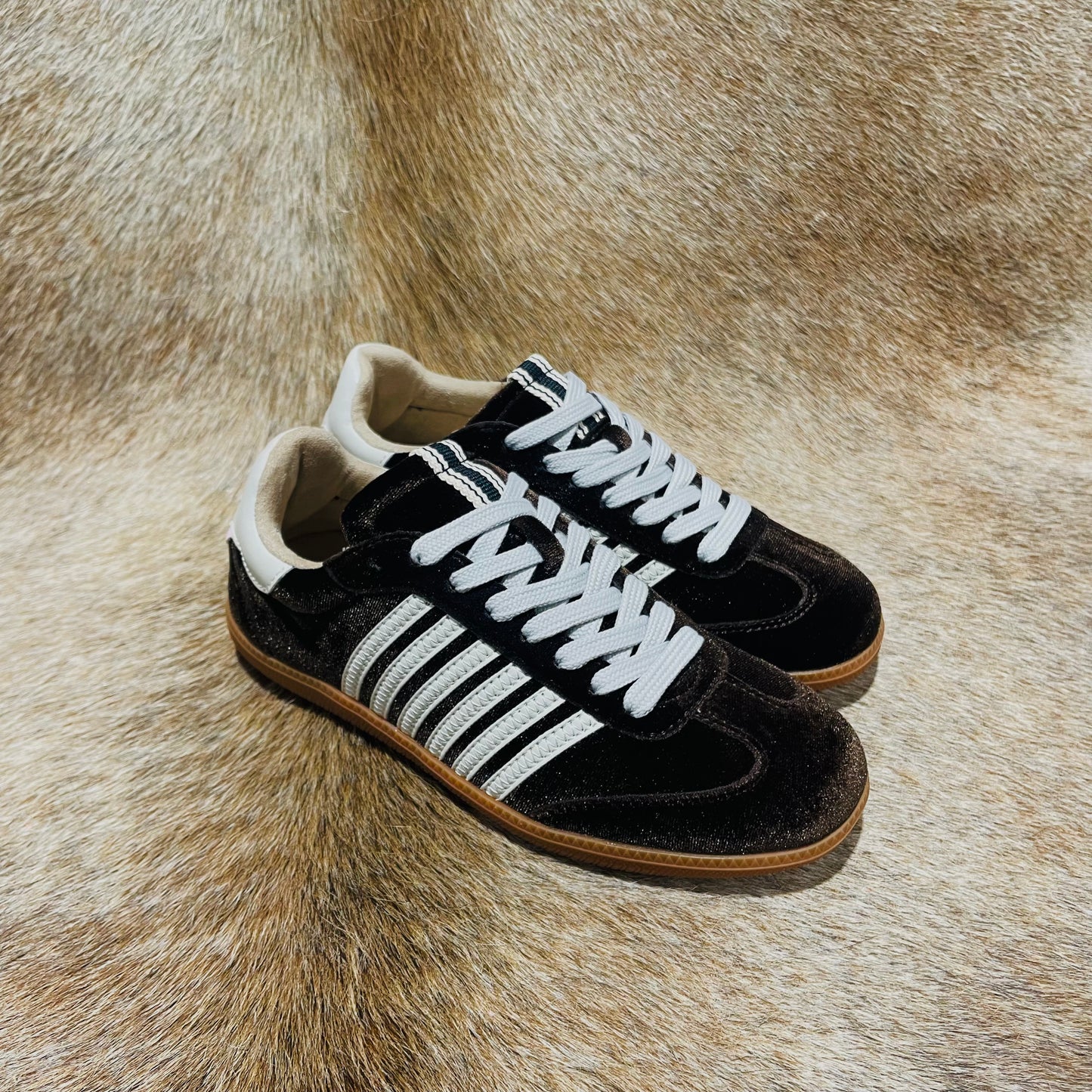 STEVIE BROWN VELVET SNEAKER
