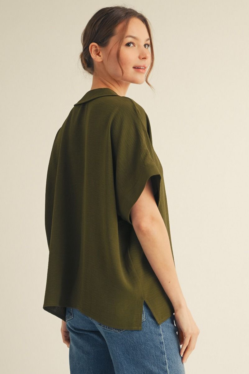 BOXED COLLAR SS OLIVE TOP