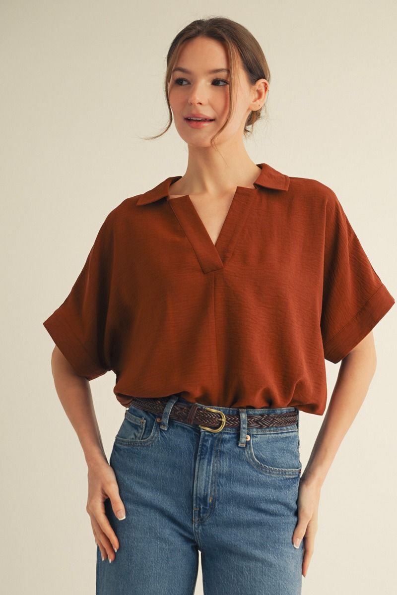 BOXED COLLAR SS MOCHA TOP