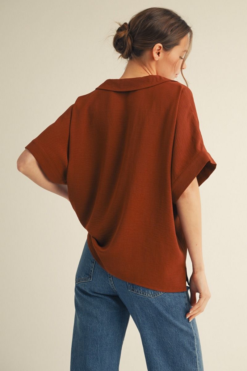 BOXED COLLAR SS MOCHA TOP