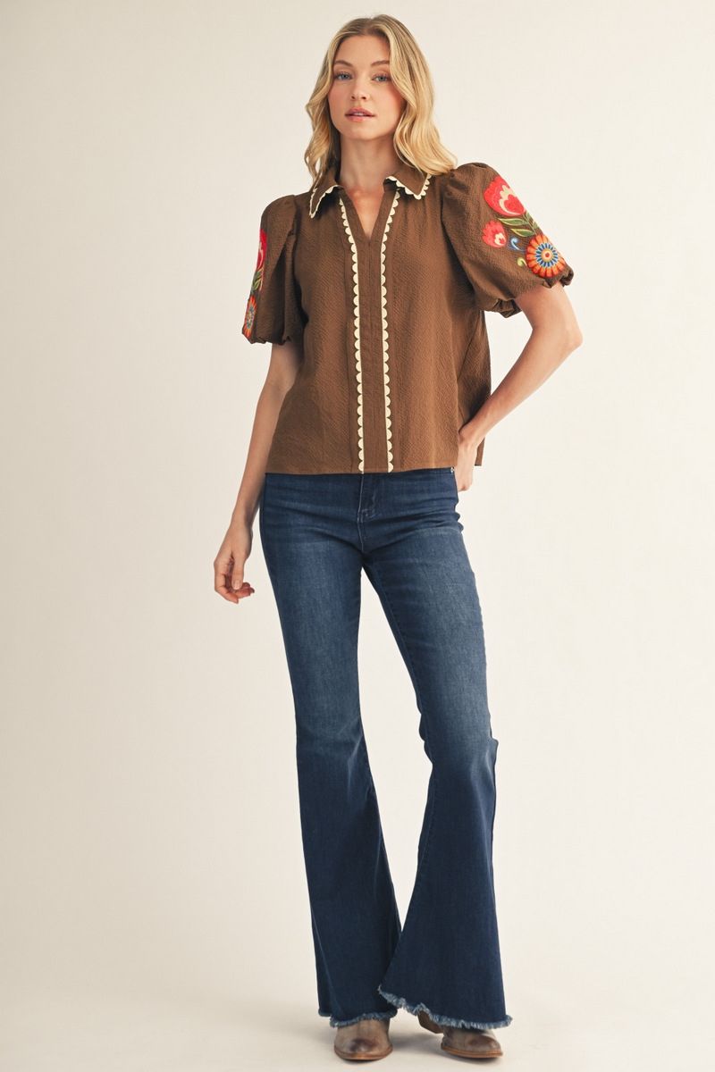 EMB TRIM SCALLOP BROWN  TOP