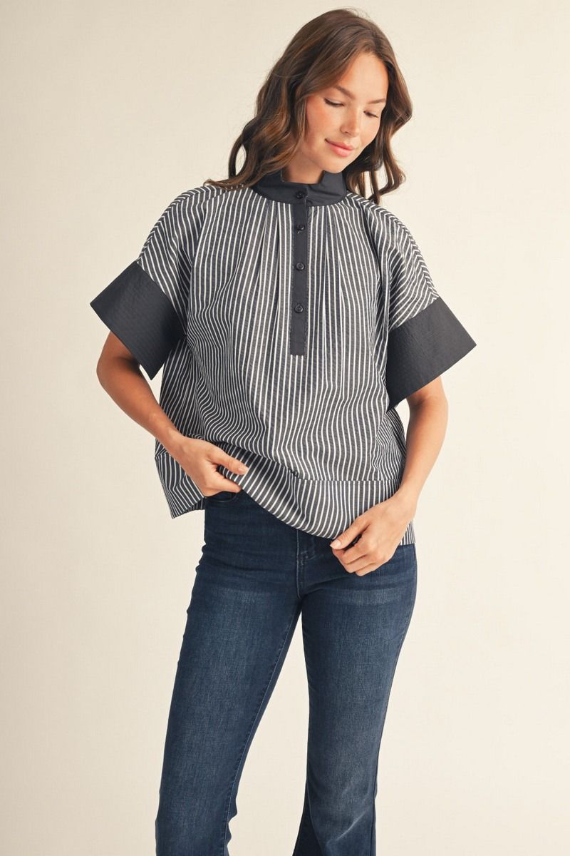 NECKLINE NAVY SS TOP