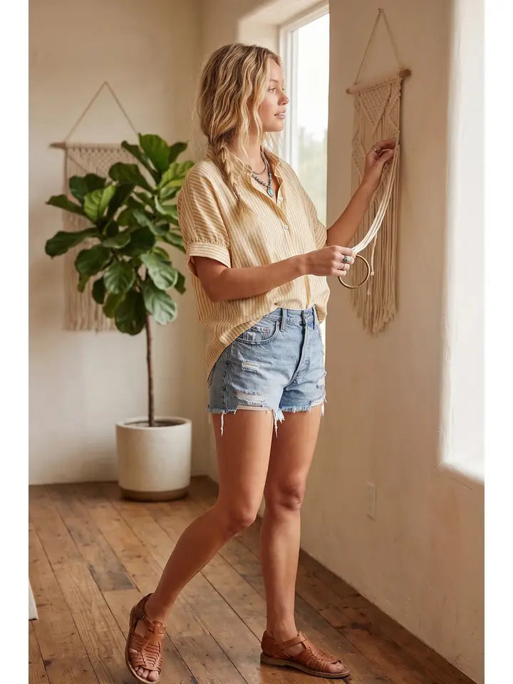 WOVEN BUTTON DOWN TAUPE SS TOP