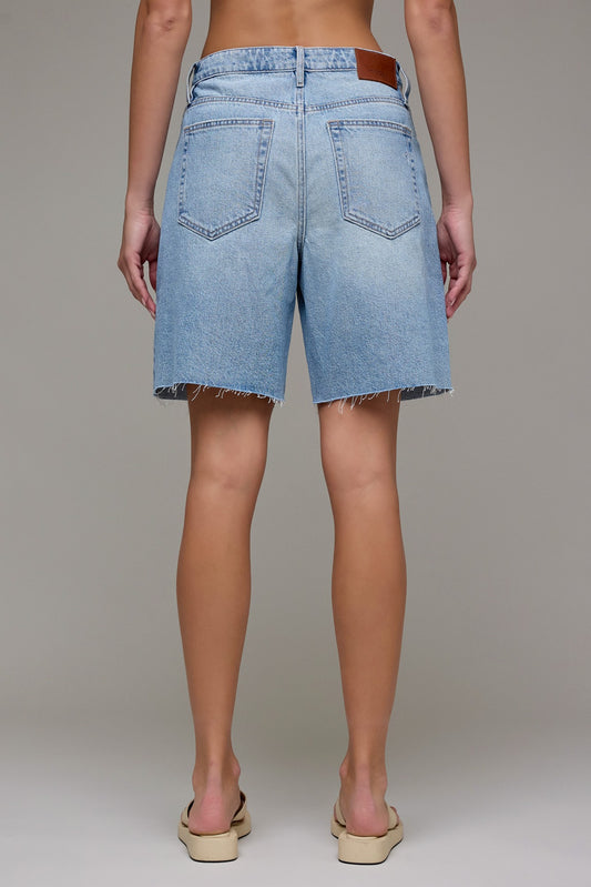 BAGGY 8' INSEAM MED WASH SHORT