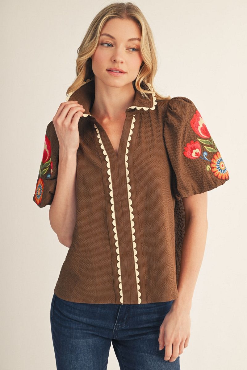 EMB TRIM SCALLOP BROWN  TOP