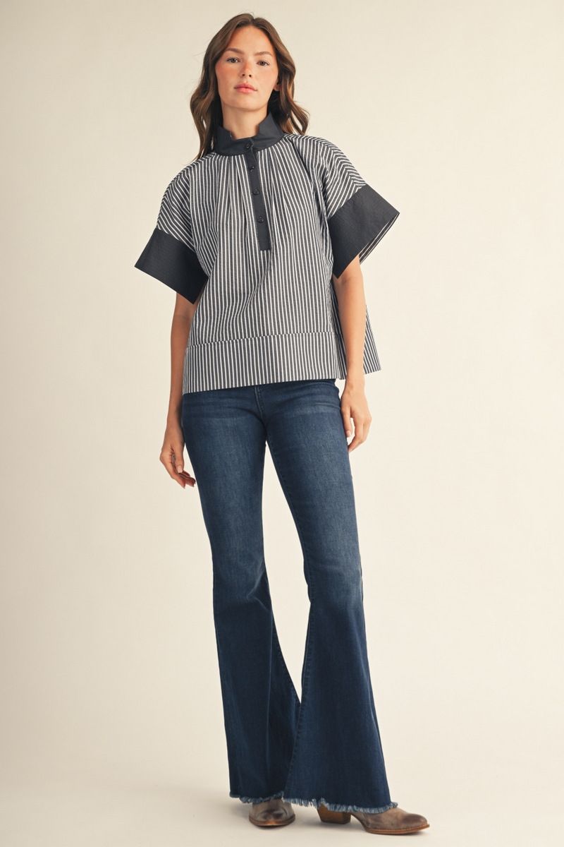 NECKLINE NAVY SS TOP