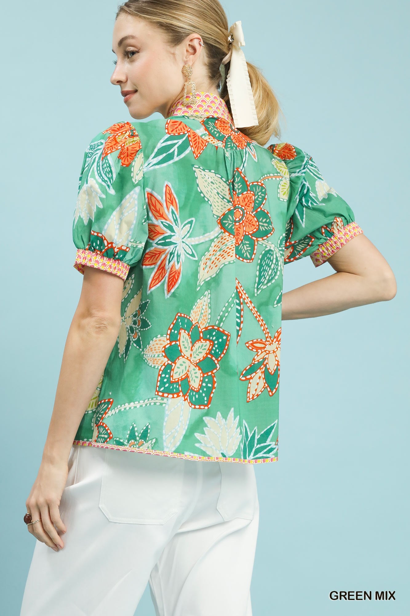 ABSTRACT V-NECK GREEN MIX TOP