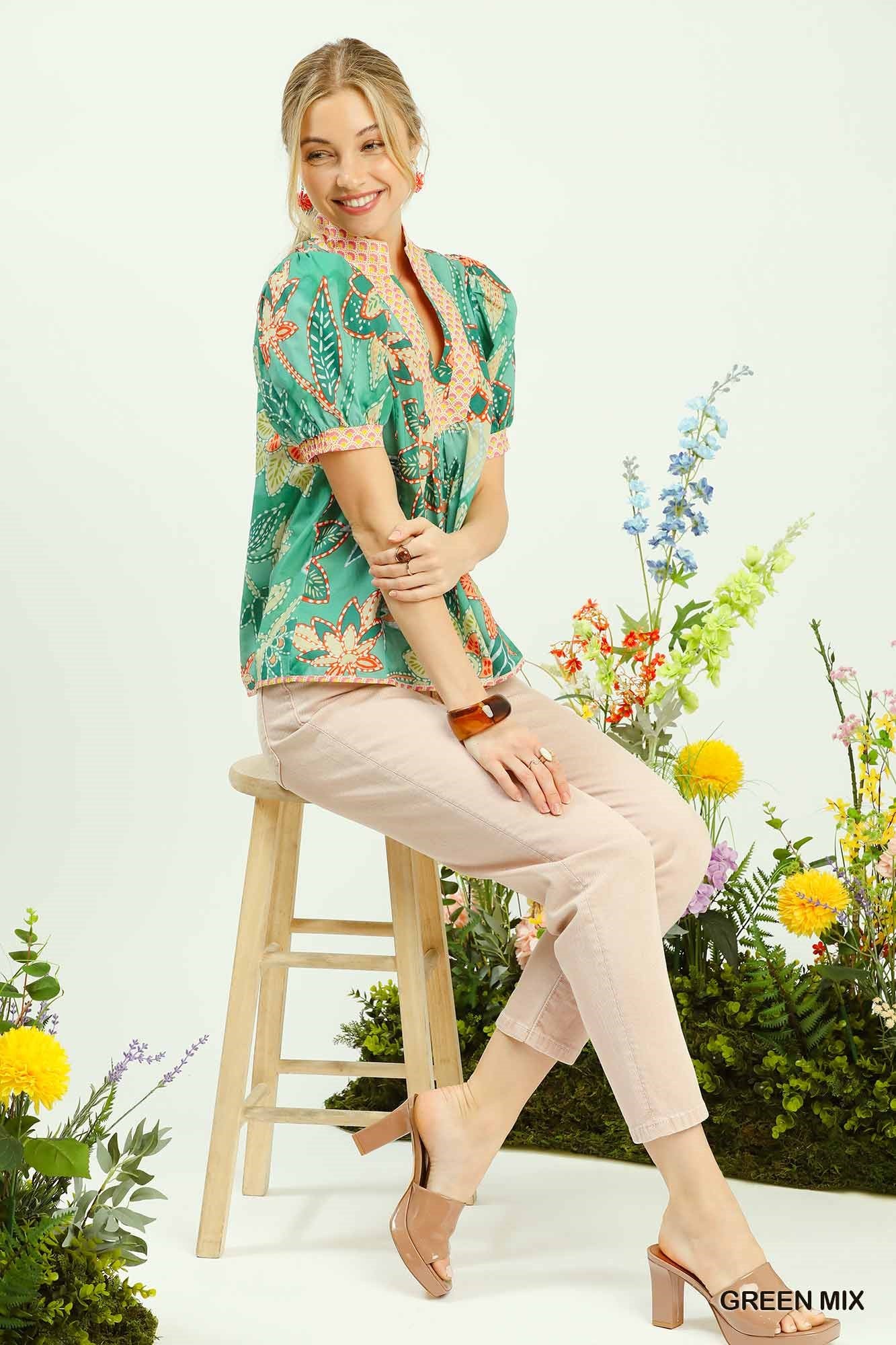 ABSTRACT V-NECK GREEN MIX TOP
