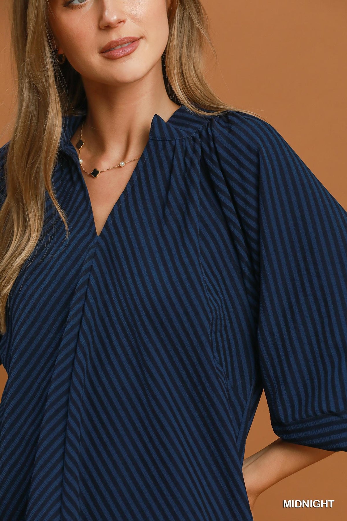 V-NECK MIDNIGHT STRIPE TOP