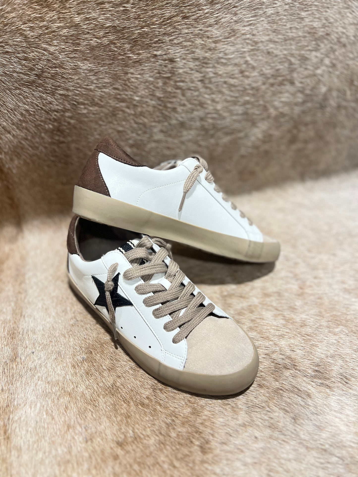 PAMELA BROWN SNEAKERS