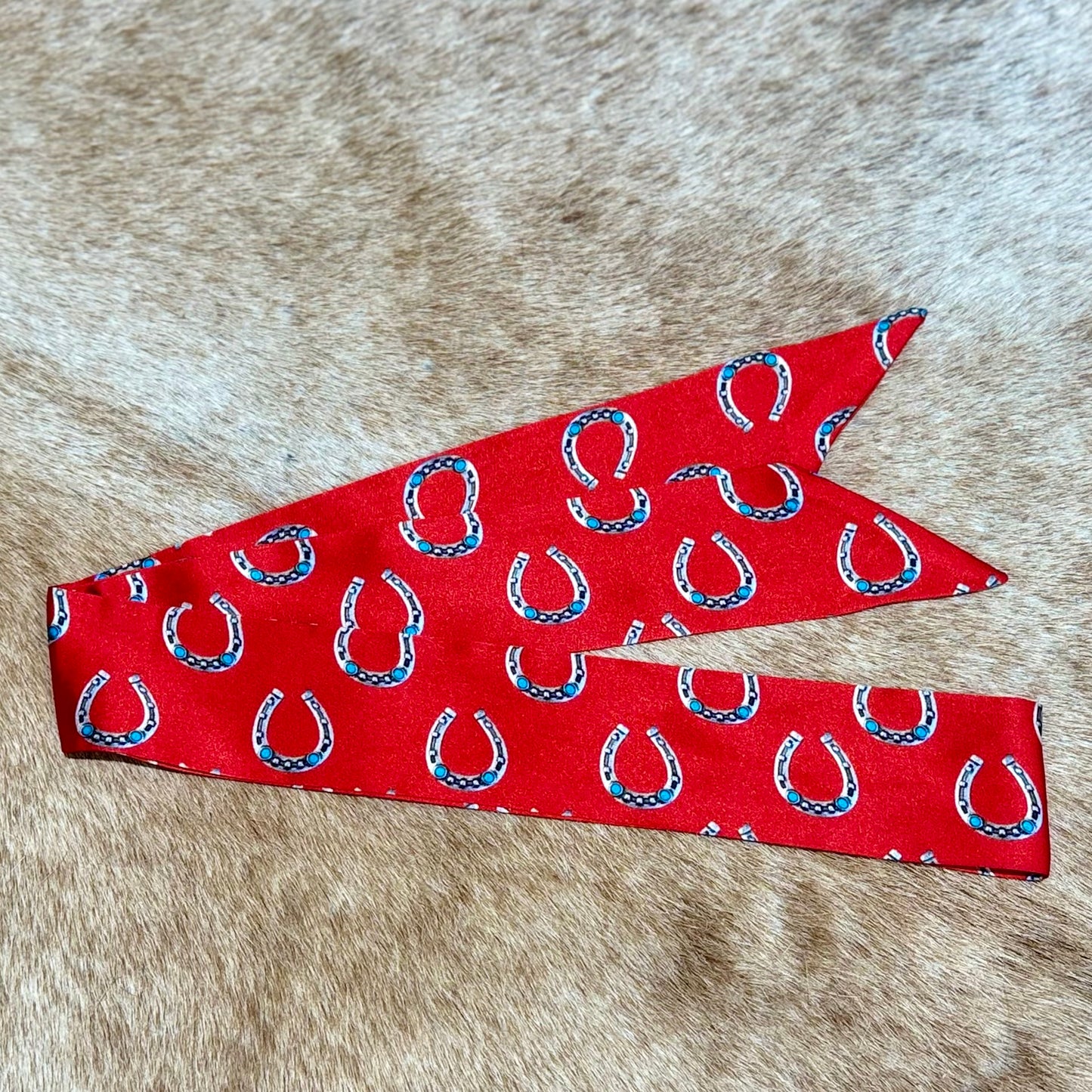 Horseshoe Pattern Twilly