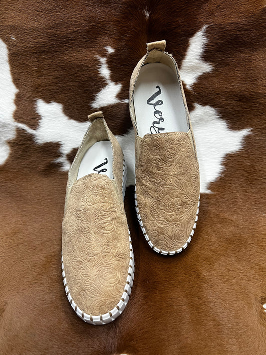 MOXIE BEIGE SNEAKER