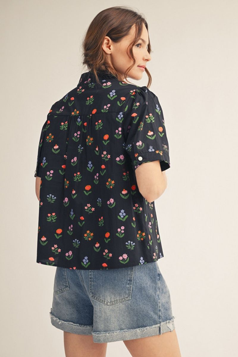 SCALLOP NECK BLACK TOP