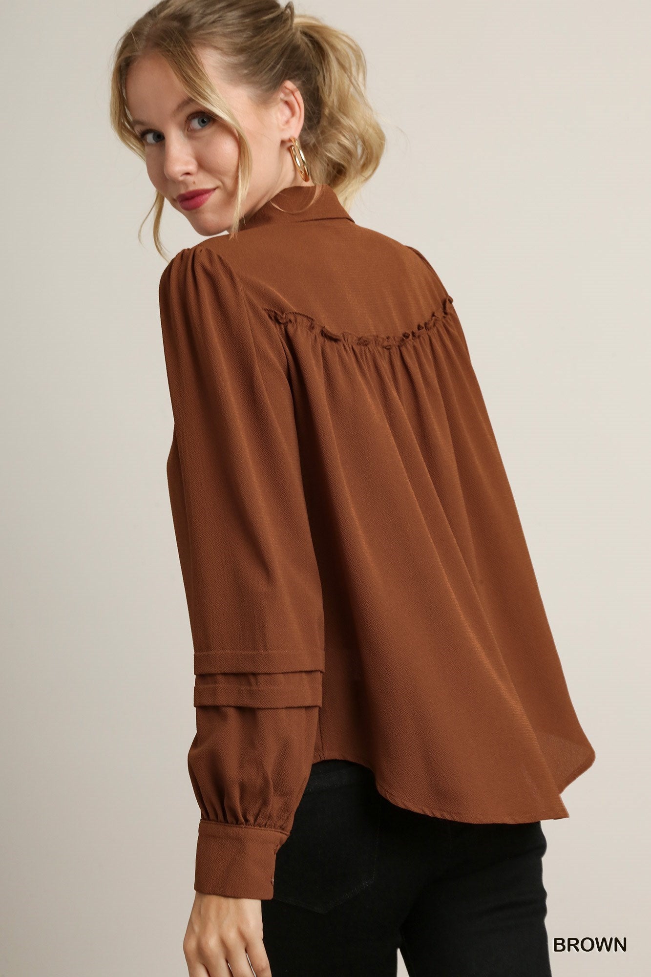 BASIC RUFFLE BROWN LS TOP