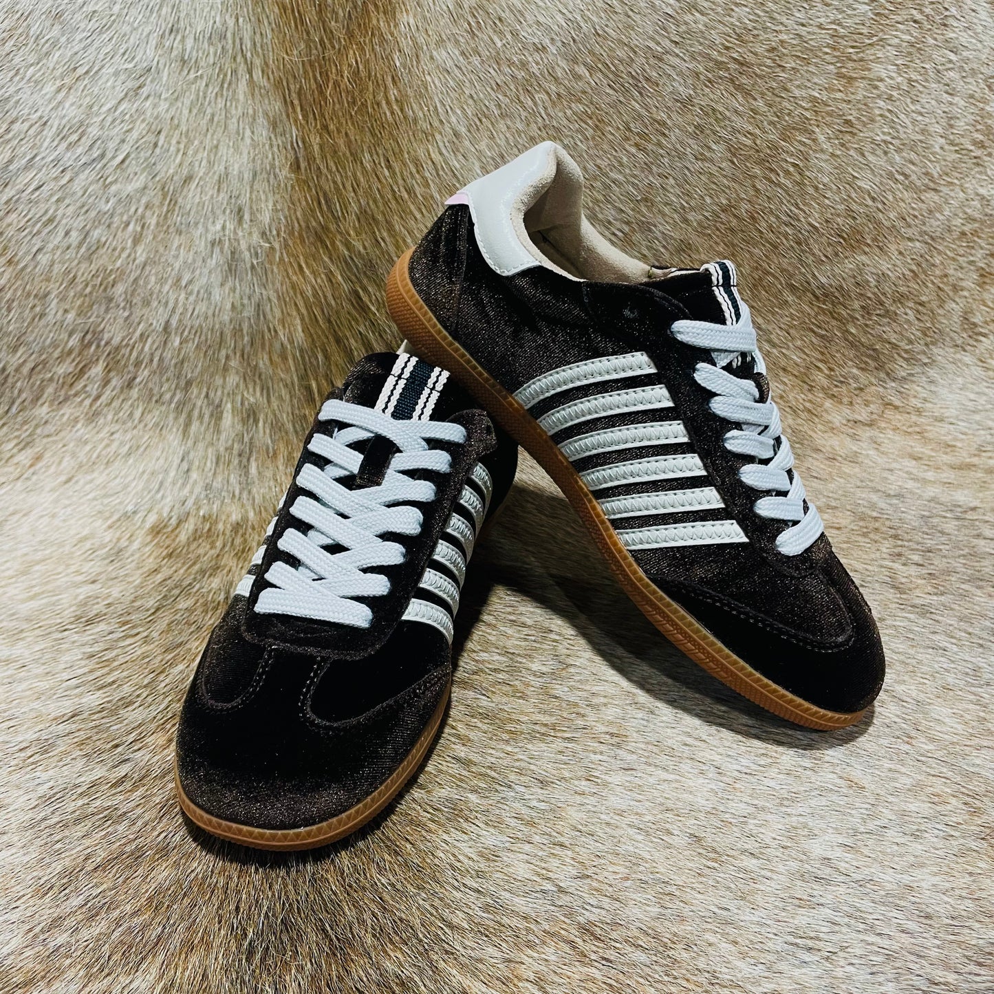 STEVIE BROWN VELVET SNEAKER