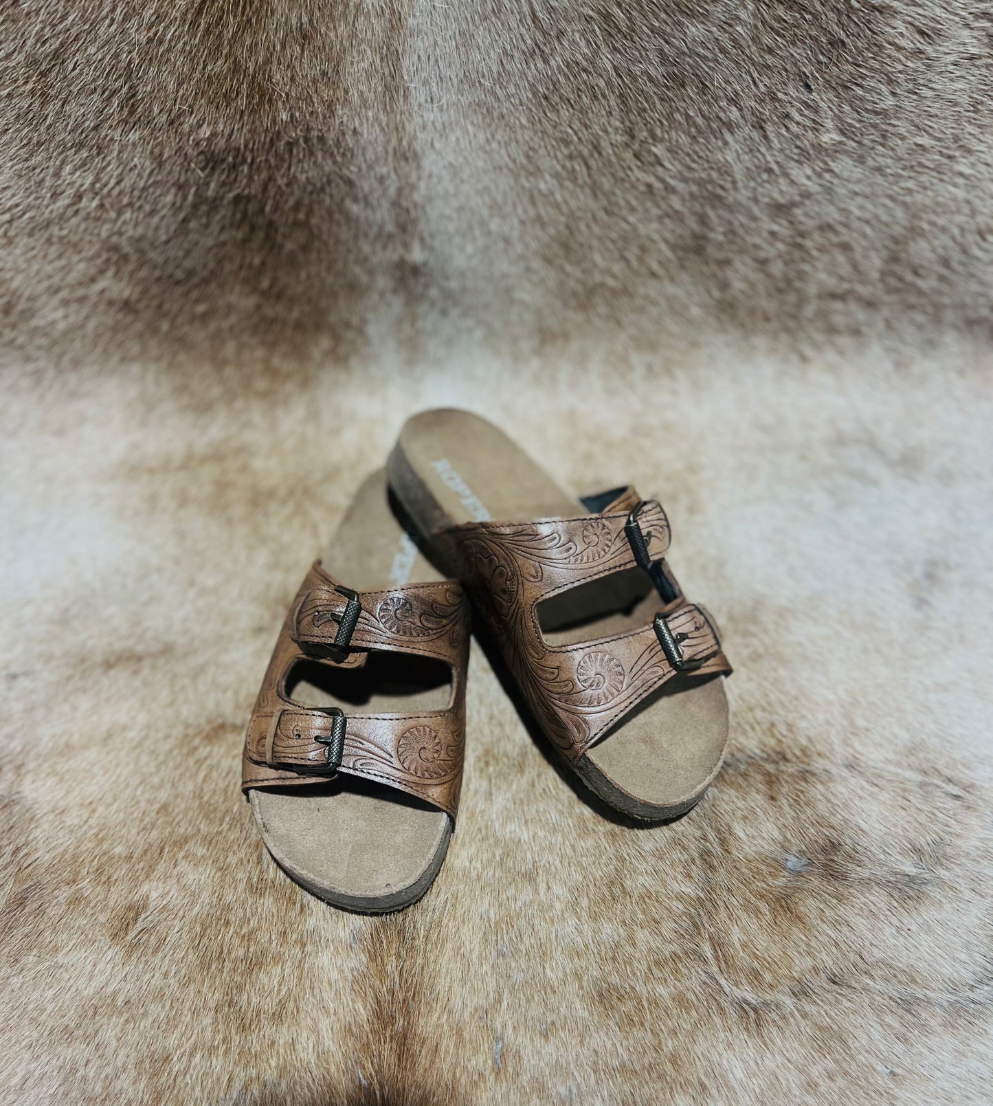 TAN TOOLED 2 STRAP SANDAL
