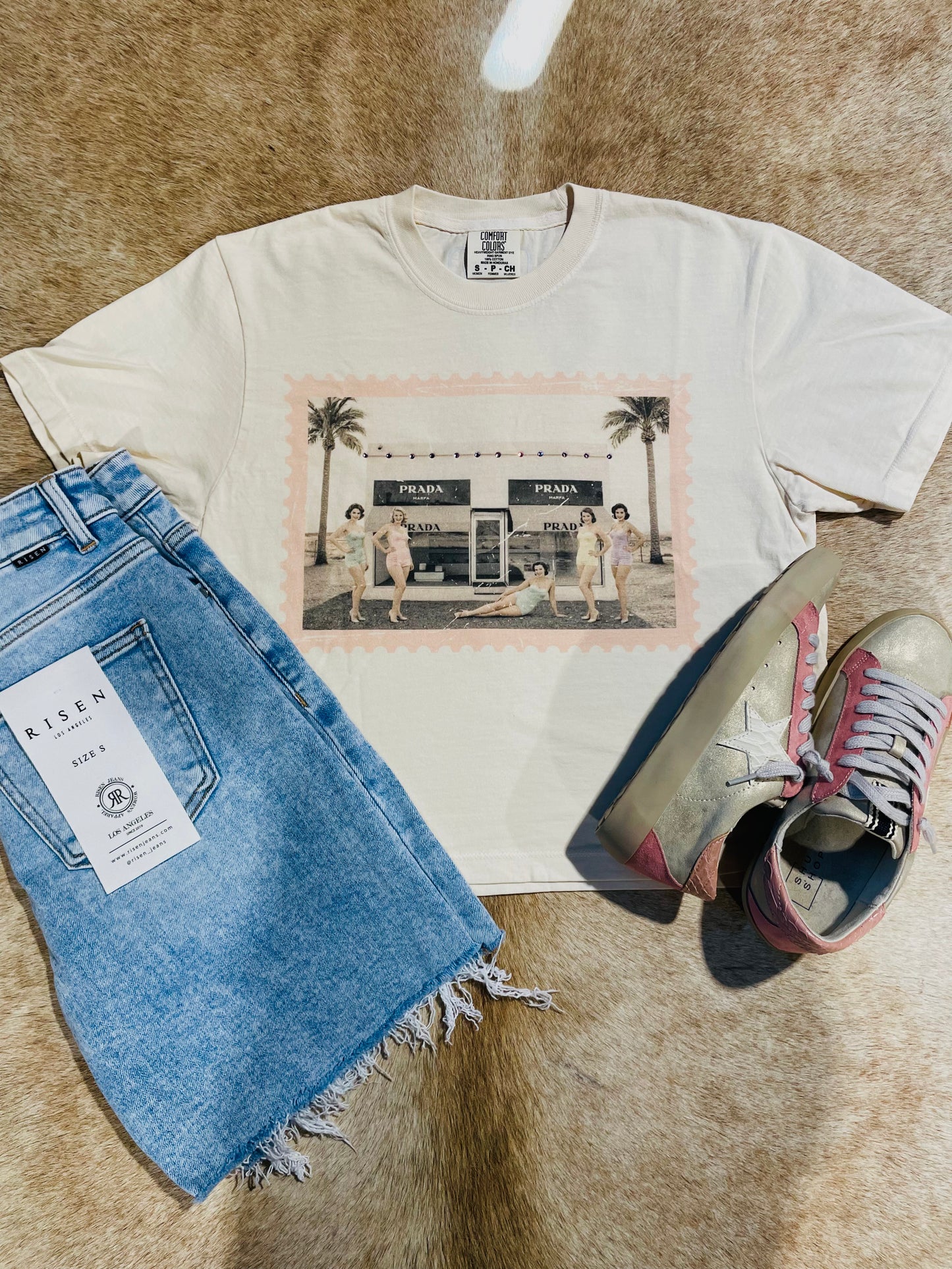 VACAY TO MARFA SS MOM CROP TEE