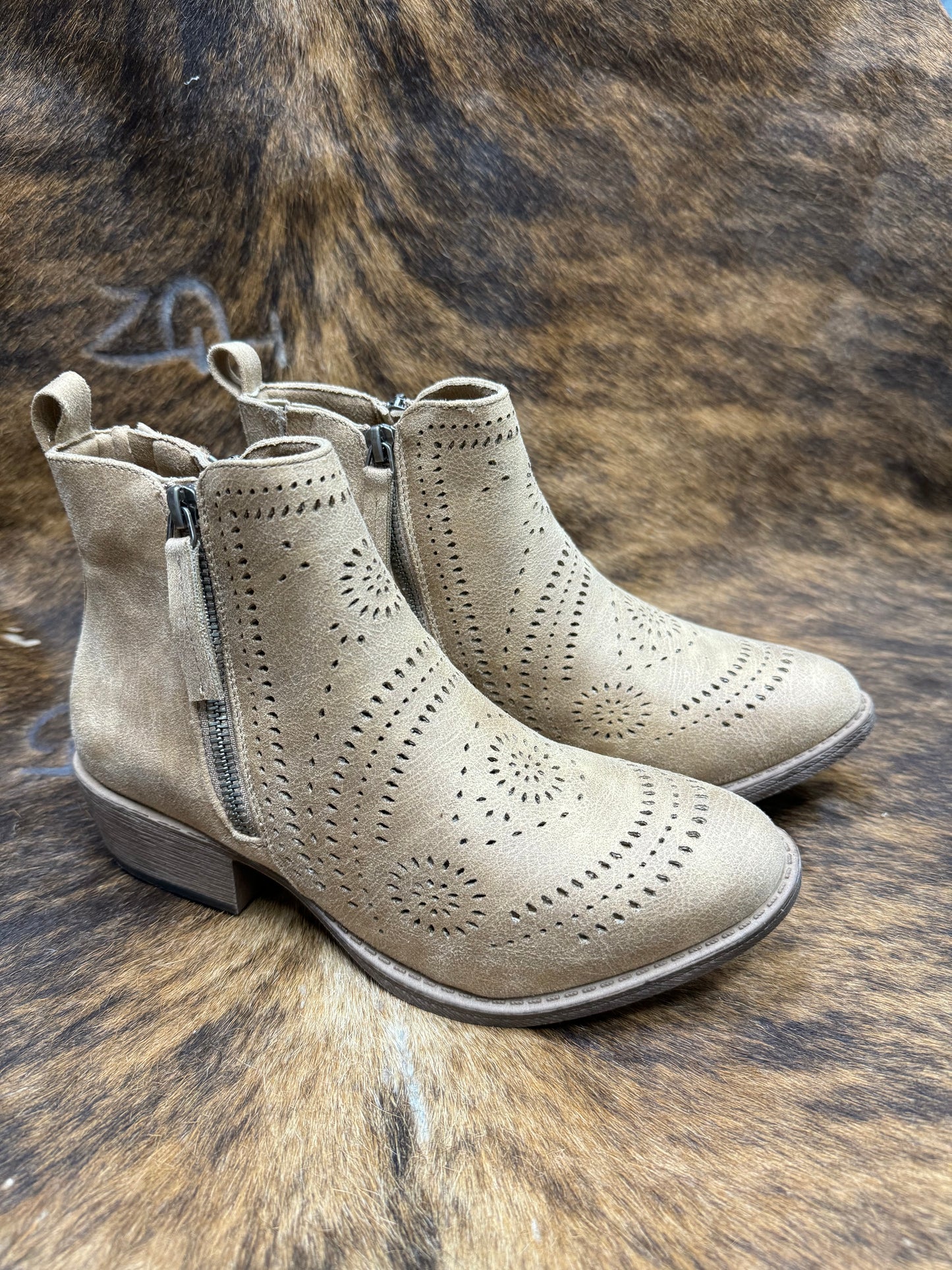 Very G Lisette Beige Low Boot