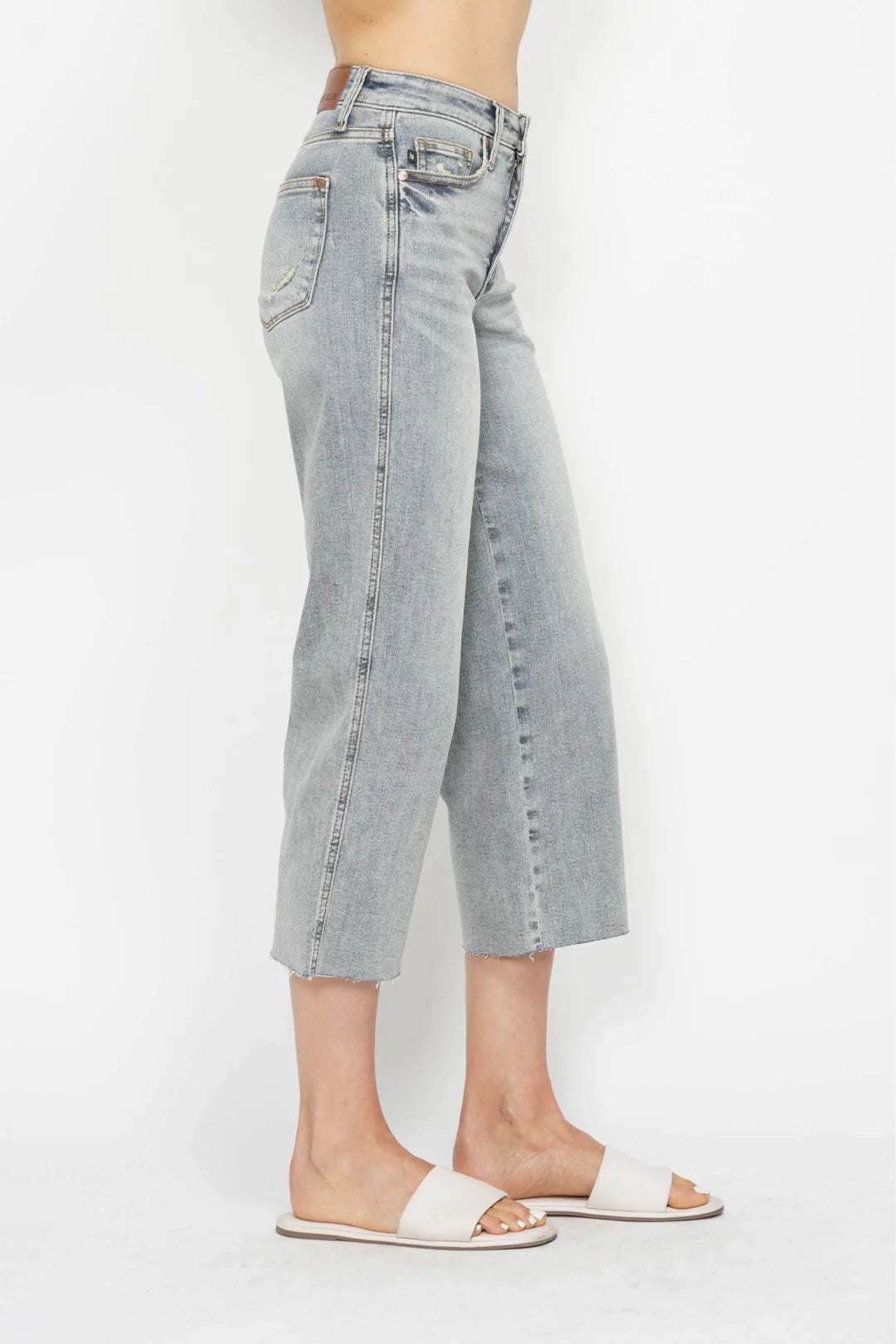 JUDY BLUE MID-RISE TUMMY CONTROL CROP JEAN