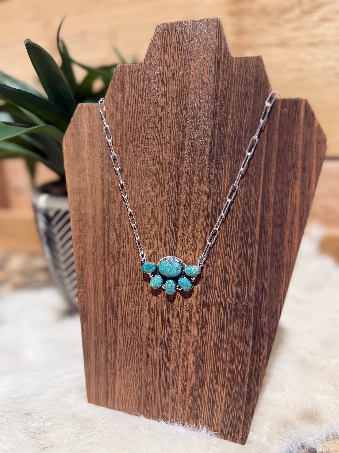 SMALL HALF TURQUOISE CLUSTER NECKLACE